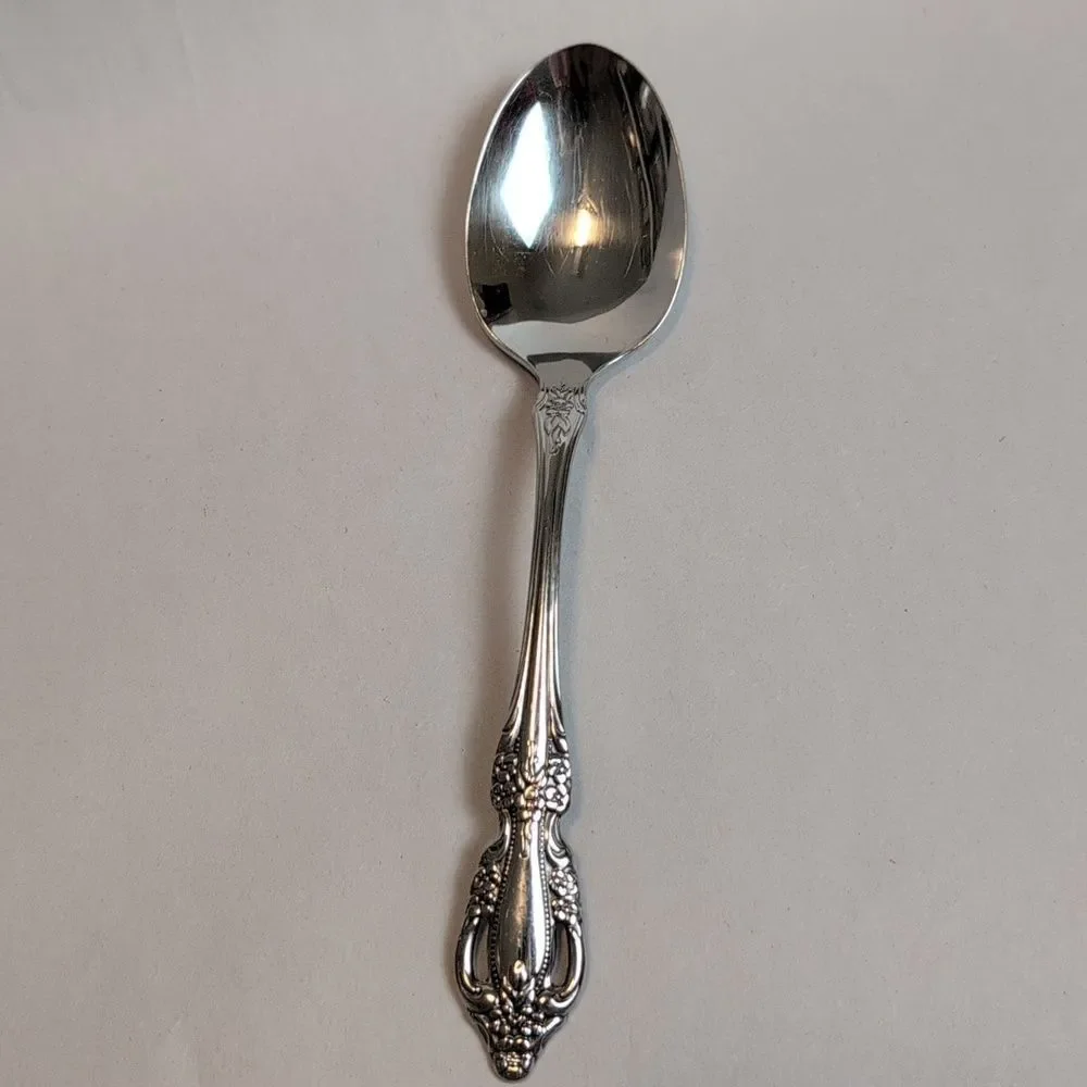 Classic Oneida Distinctions Deluxe Stainless Oval Soup Spoon